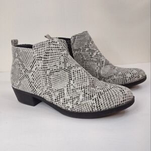 143-Girl. G-TULLY women's snake print zipper ankle boots. Size (7M)